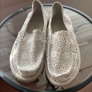 White Crochet Sanuks